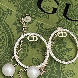 Elegant Gold and Pearl Fashion Drop Earrings